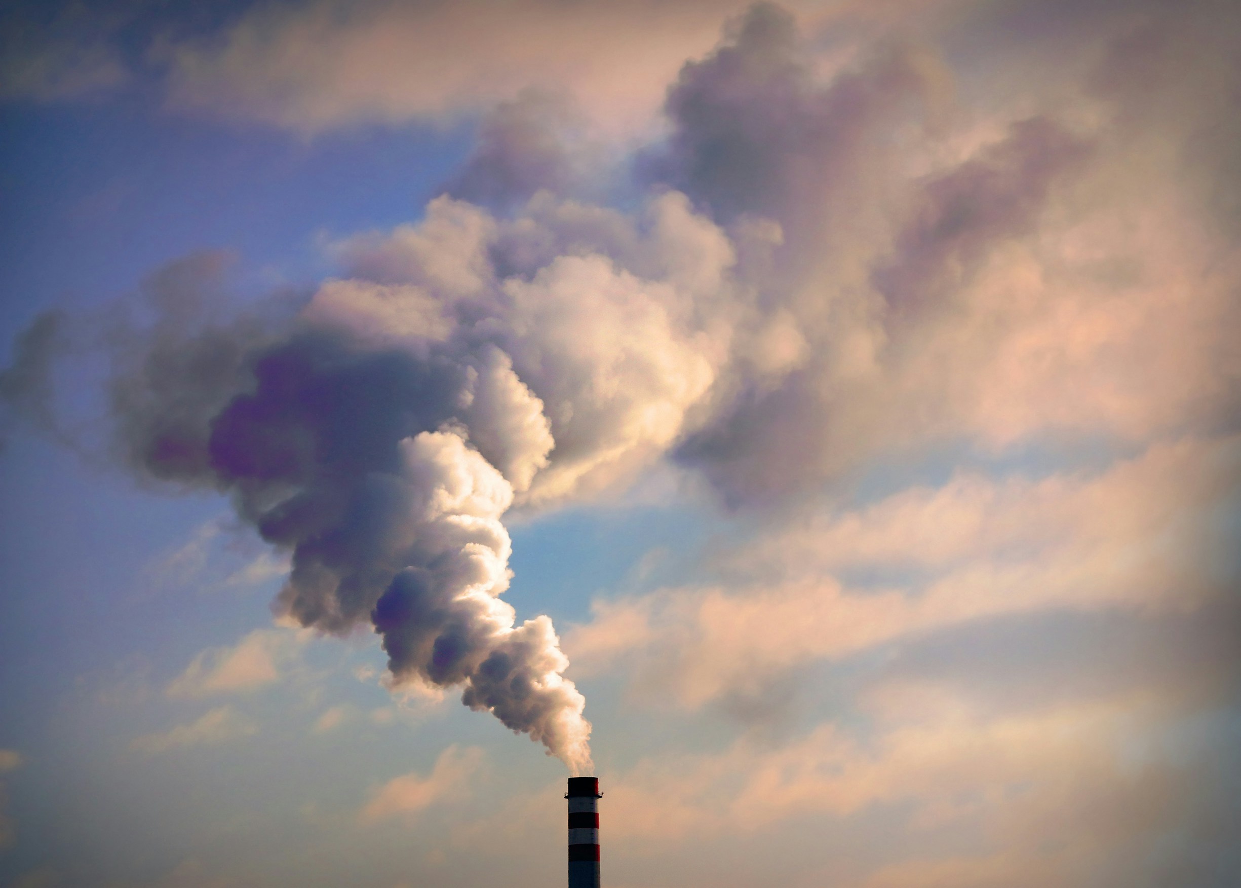 El Real Decreto 214/2025 y las obligaciones aplicables a las empresas relacionadas con el cálculo de la huella de carbono