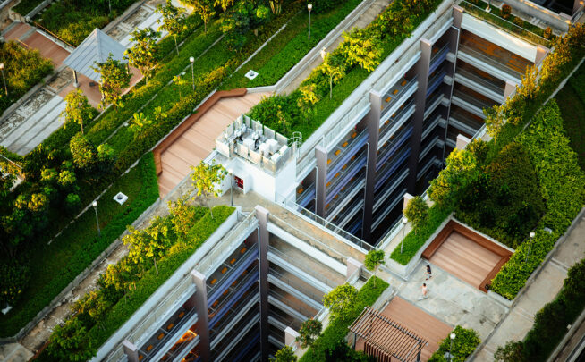 El pasado 13 de noviembre el Parlamento Europeo votó su posición sobre la última propuesta legislativa del Paquete "Ómnibus I" pendiente de aprobación (Propuesta de Directiva COM/2025/81 final), optando por una mayor simplificación de las obligaciones de sostenibilidad para las empresas.